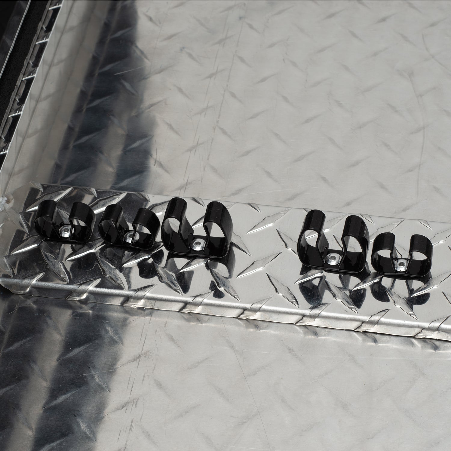 Deep Hanging Showbox, Treadplate