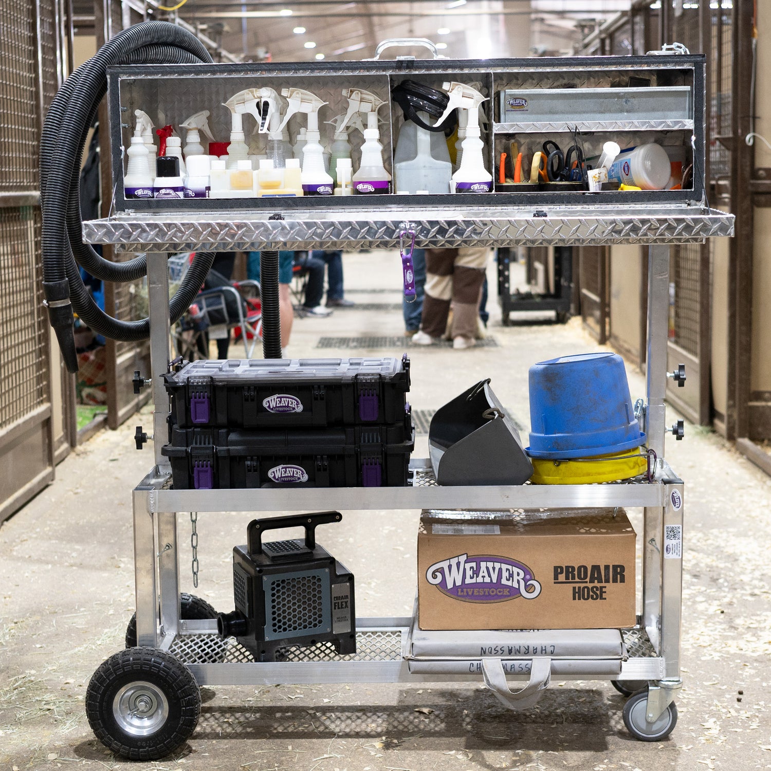 Ready-to-Roll Showbox Hanger