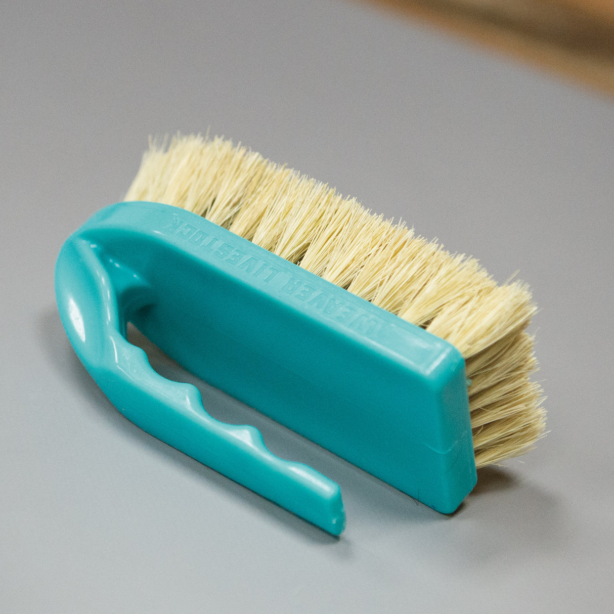 Plastic Tampico Pig Brush with Handle