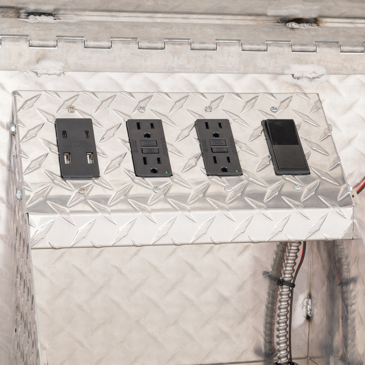 Flip Top LED Deluxe Showbox