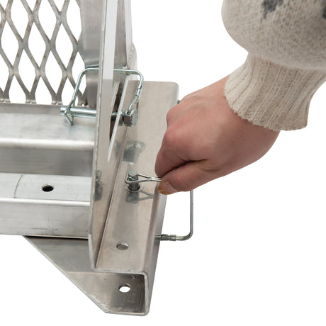 Weaver Livestock Hanging Show Box Hanger, Aluminum