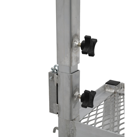 Ready-to-Roll Showbox Hanger, knobs