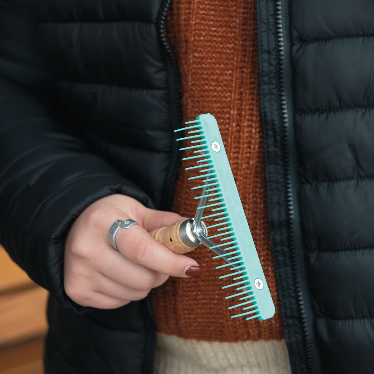Plastic Mini Fluffer Comb