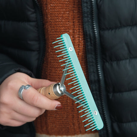 Plastic Mini Fluffer Comb