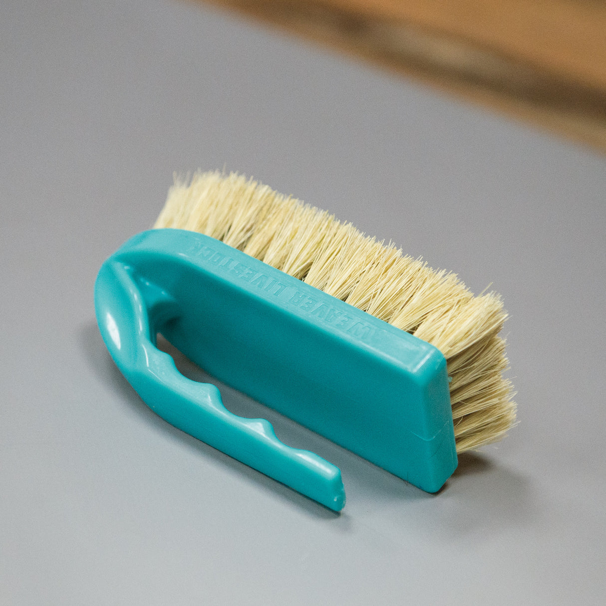 Plastic Tampico Pig Brush with Handle